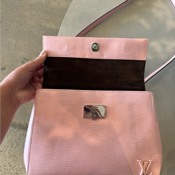 LOUIS VUITTON Epi Cluny MM Rose Ballerine - Picture 10 of 13